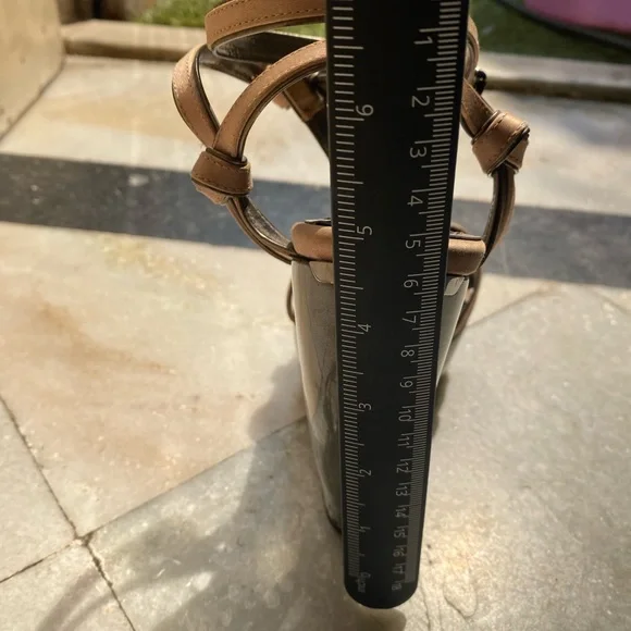 Burberry Wedge Heels with Knot Detail Straps in Powder Pink - Picture 8 of 17